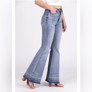 Judy Blue Tummy Control Raw Hem Flare Jeans Women’s Size 15/32‎ Style#JB88486